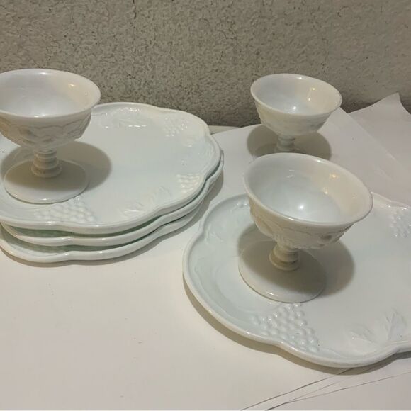 Indiana Glass Colony Harvest Milk 3 footed Glasses Plate Set of 4 plates  (7 Pc) - Picture 2 of 9